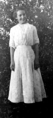 Pearl Hulett -- 18 yrs (Abt 1915)