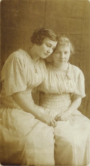 Hulett Family -- Daughters of Vicorus
